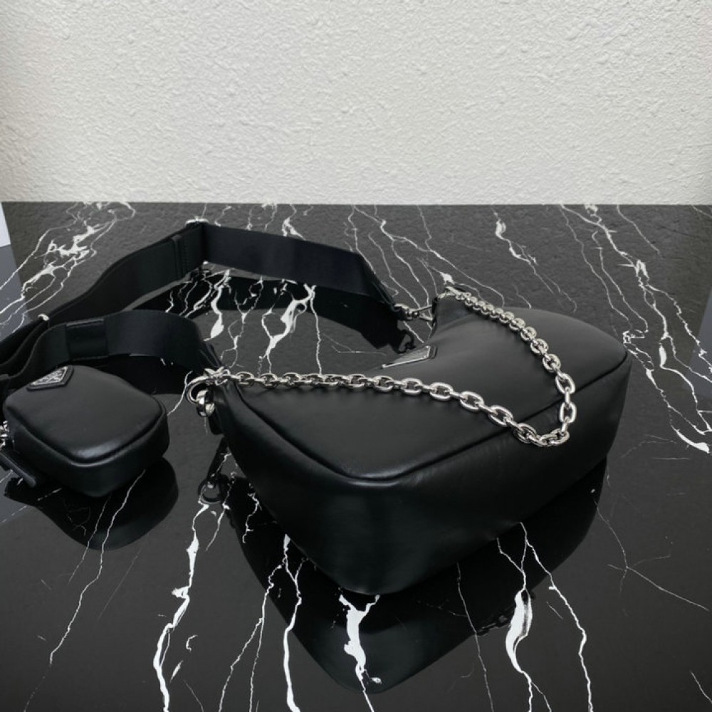 Prada re edition 2005 leather soft 22x18x6.5cm Prada shoulder bags