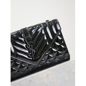 Ysl envelope small in patent leather 21x13x6cm Bags