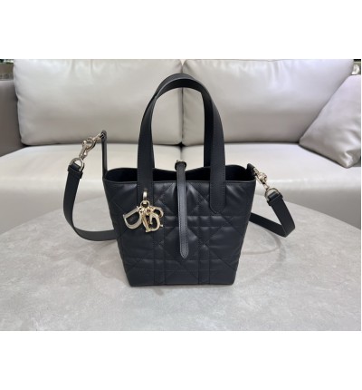 Dior Toujours Vertical Tote Bag small 18.5 x 18.5 x 12 cm