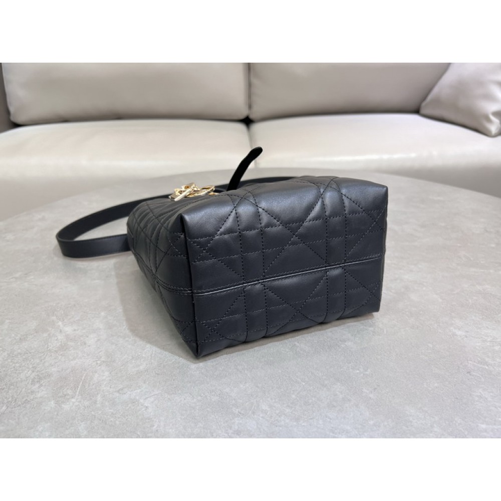 Dior Toujours Vertical Tote Bag small 18.5 x 18.5 x 12 cm Bags