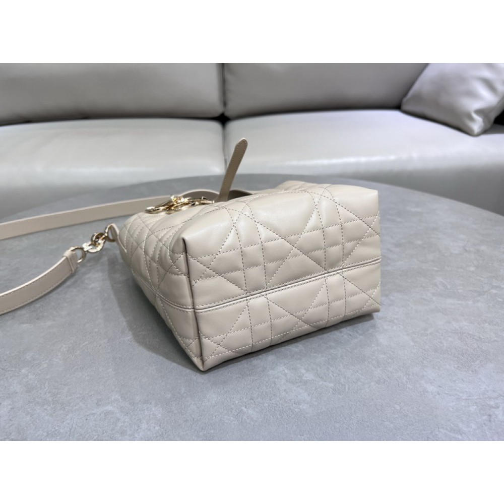 Dior Toujours Vertical Tote Bag small 18.5 x 18.5 x 12 cm Bags