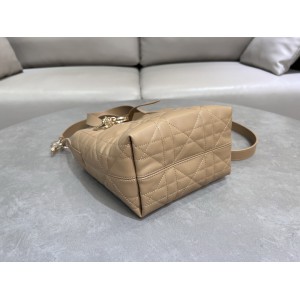 Dior Toujours Vertical Tote Bag small 18.5 x 18.5 x 12 cm Bags