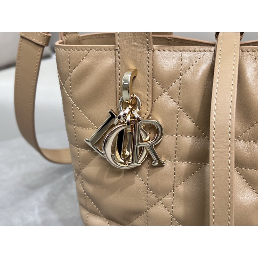 Dior Toujours Vertical Tote Bag small 18.5 x 18.5 x 12 cm Bags