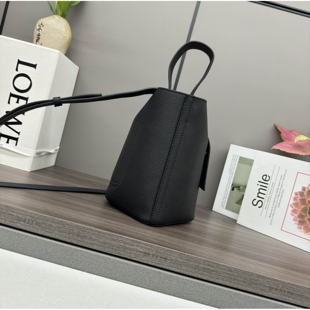 Loewe pebble bucket 16x16x19.5cm Bags