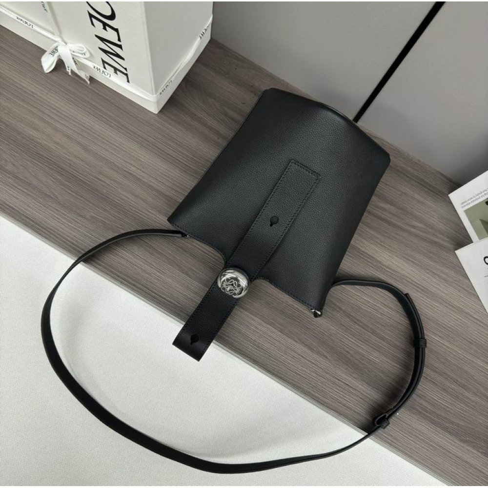 Loewe pebble bucket 16x16x19.5cm Bags