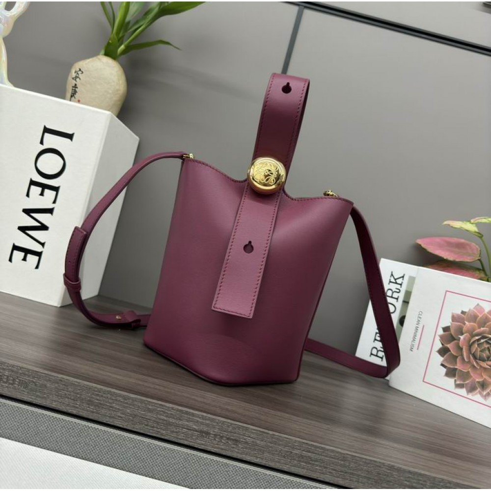 Loewe pebble bucket 16x16x19.5cm Bags