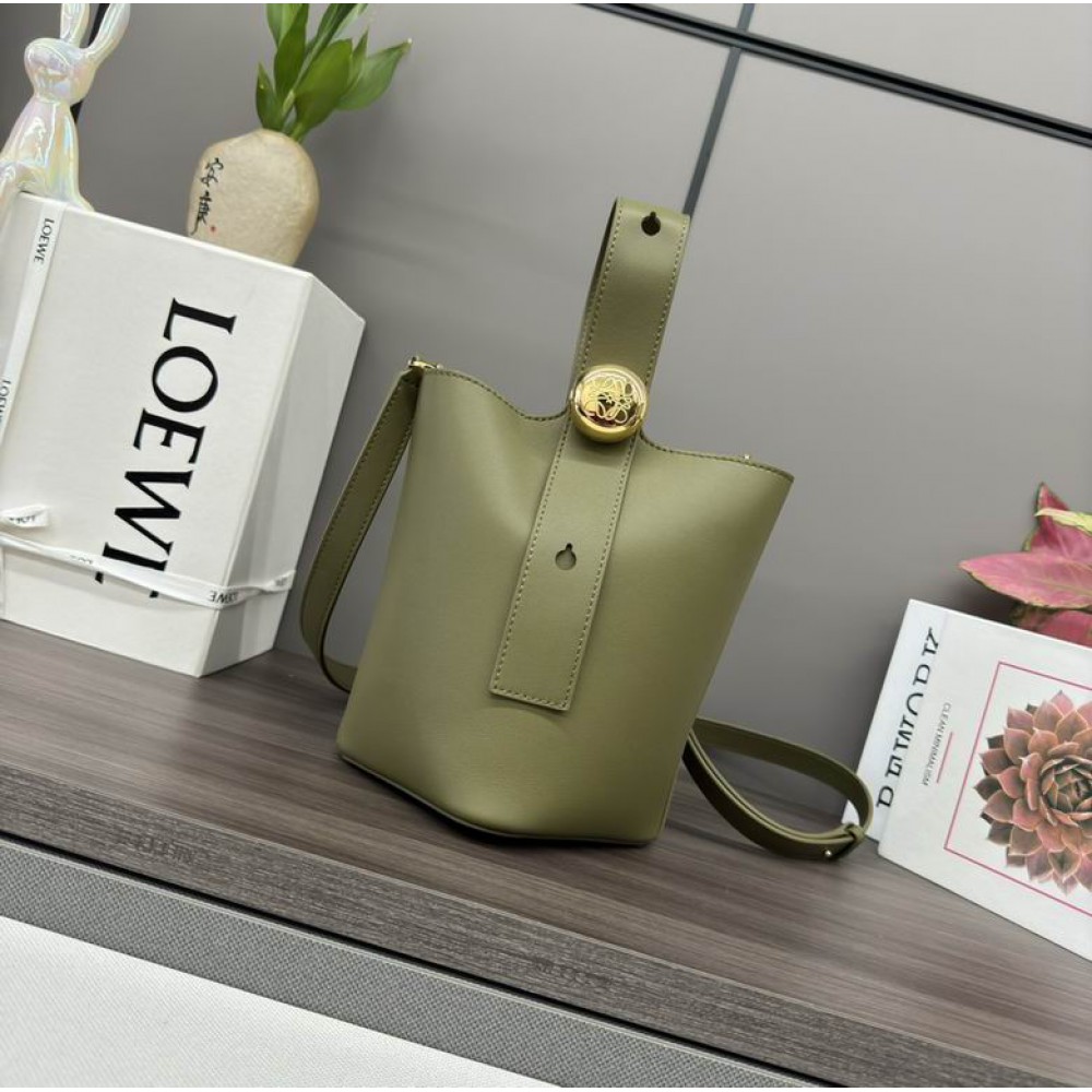 Loewe pebble bucket 16x16x19.5cm Bags