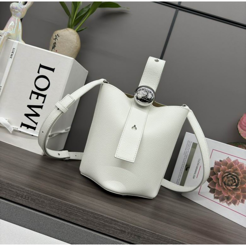 Loewe pebble bucket 16x16x19.5cm Bags