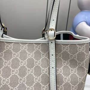 Gucci GG Emblem medium tote bag 815214 30x18x11cm Bags