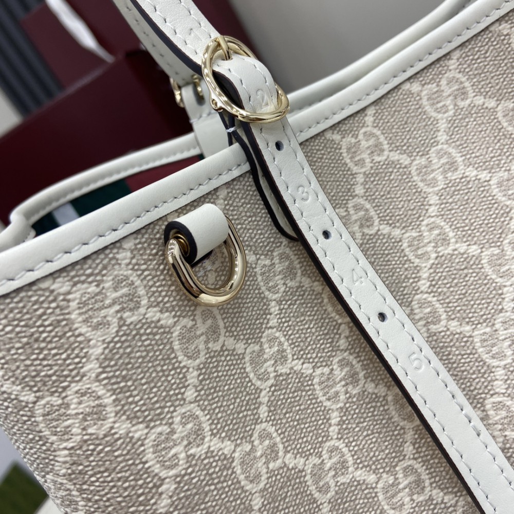Gucci GG Emblem medium tote bag 815214 30x18x11cm Bags