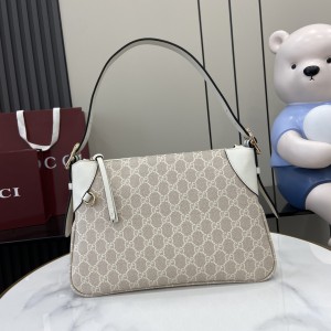 Gucci GG Emblem medium shoulder bag 815216 31.5x21x8cm Bags