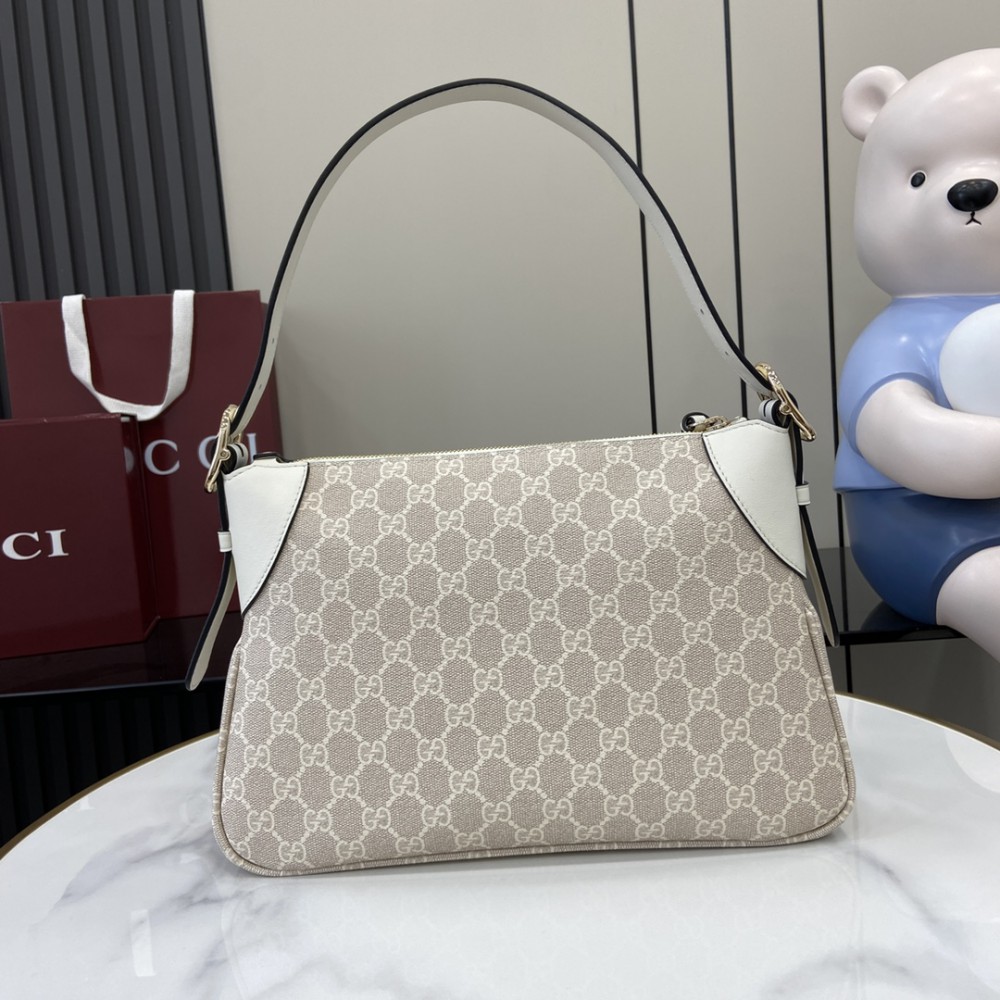 Gucci GG Emblem medium shoulder bag 815216 31.5x21x8cm Bags