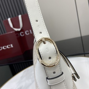 Gucci GG Emblem medium shoulder bag 815216 31.5x21x8cm Bags