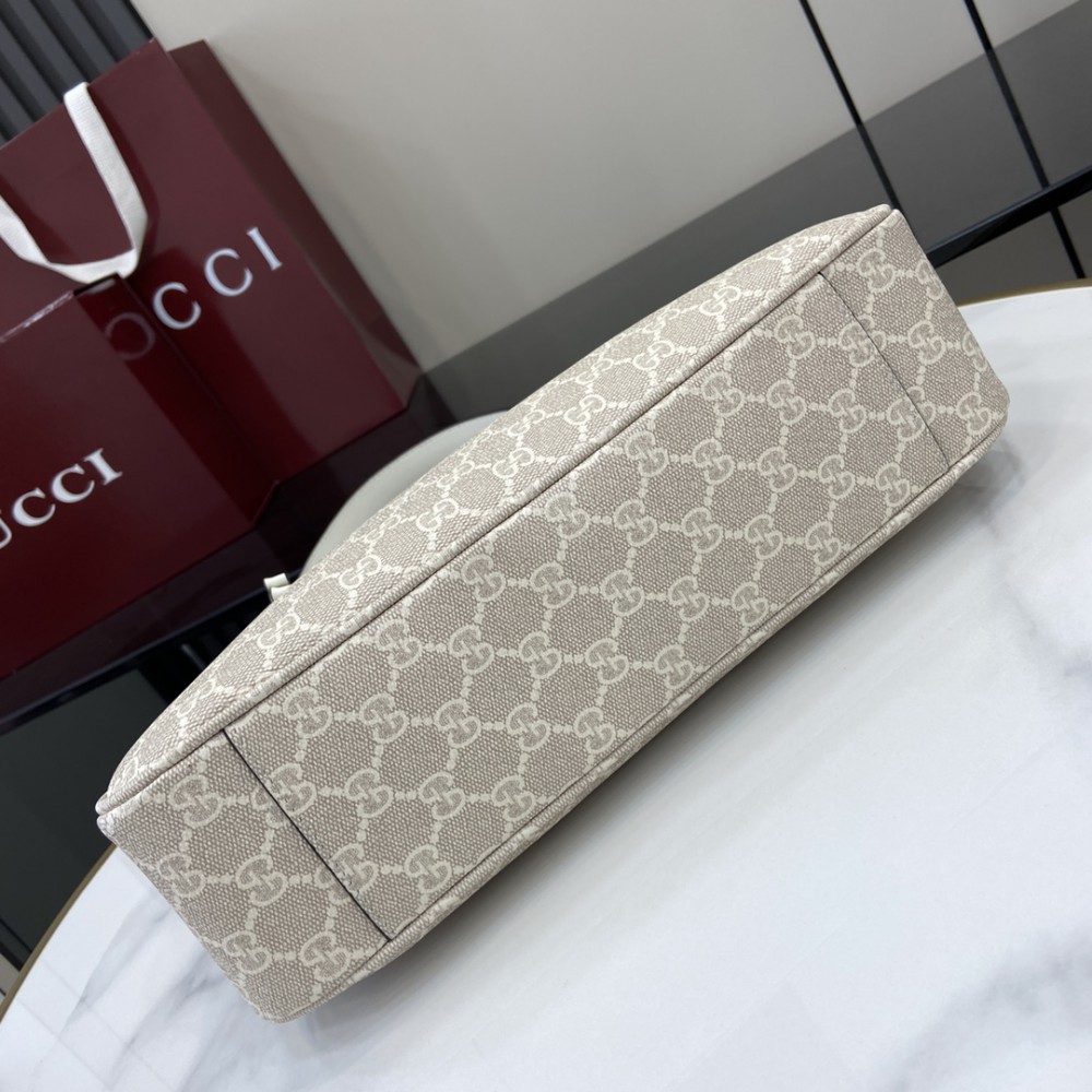 Gucci GG Emblem medium shoulder bag 815216 31.5x21x8cm Bags