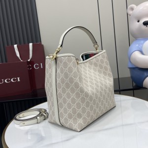 Gucci GG Emblem medium bucket bag 815103 25x25x15.5cm Bags