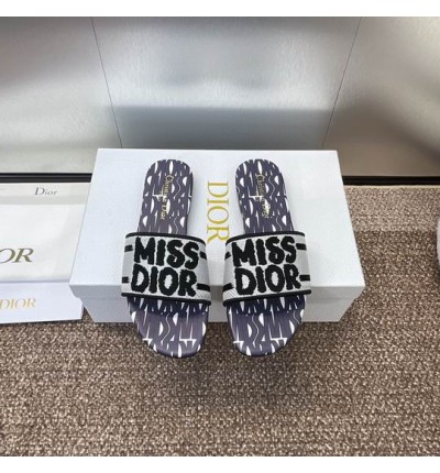 Dior D way slides 35-42