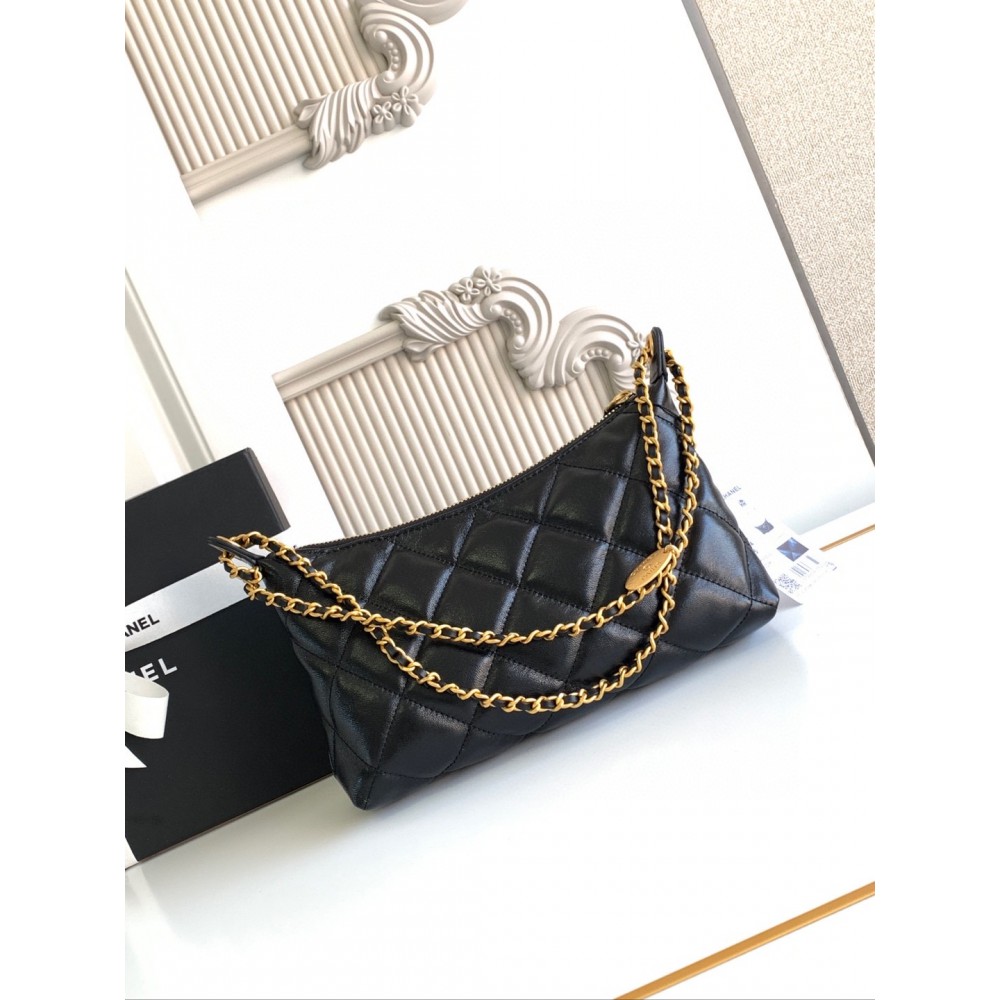 Chanel hobo shiny leather 28x18x8cm 