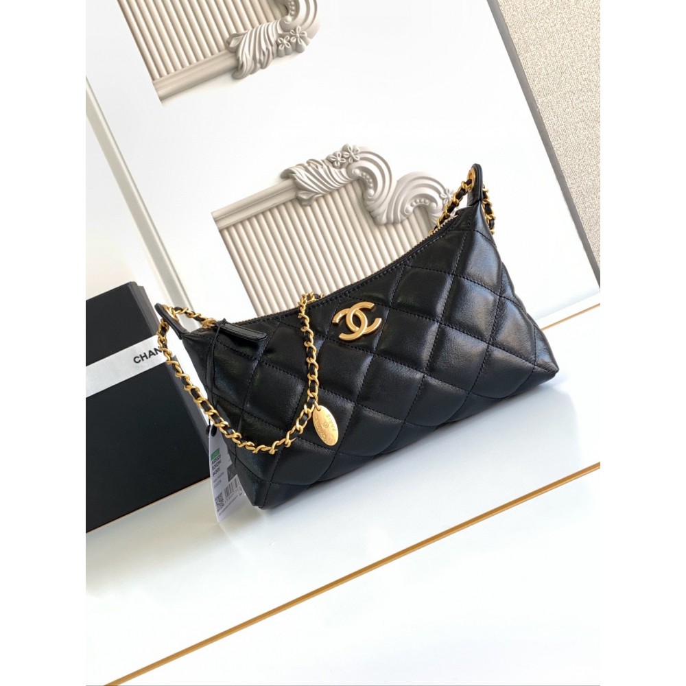 Chanel hobo shiny leather 28x18x8cm 
