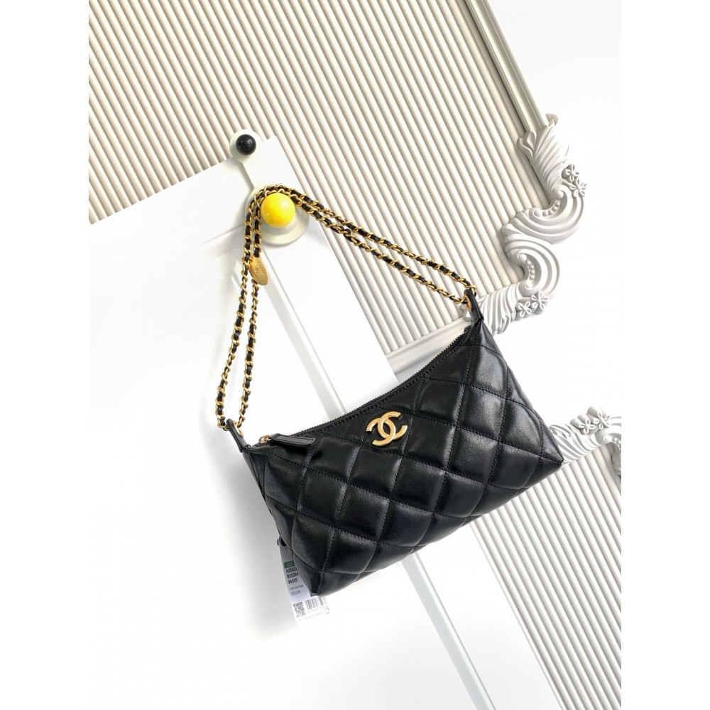 Chanel hobo shiny leather 28x18x8cm 