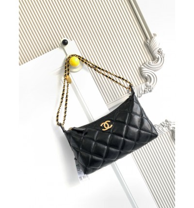 Chanel hobo shiny leather 28x18x8cm