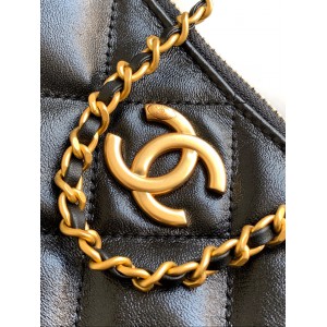 Chanel hobo shiny leather 28x18x8cm 