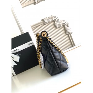 Chanel hobo shiny leather 28x18x8cm 