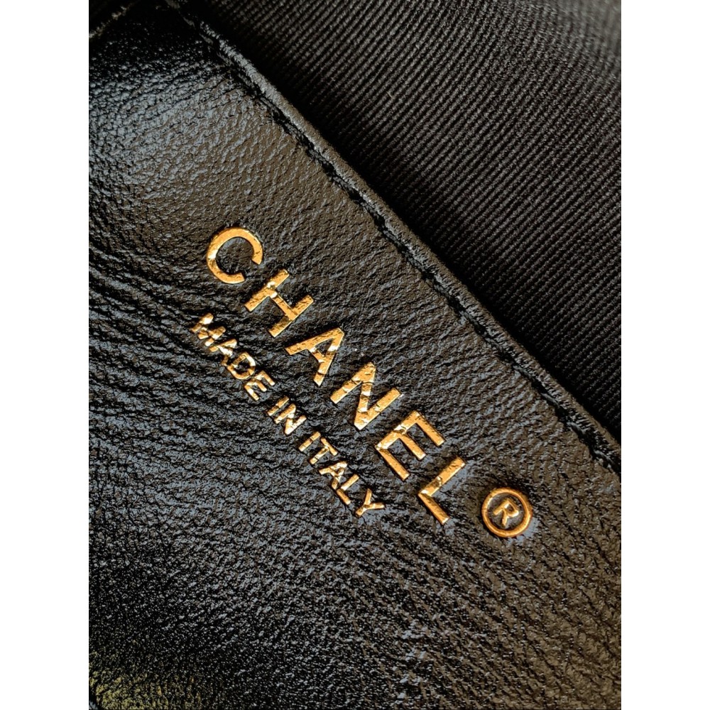 Chanel hobo shiny leather 28x18x8cm 