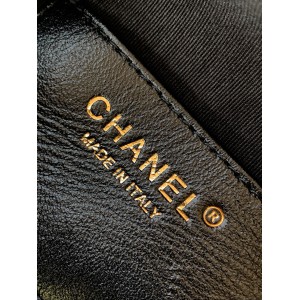 Chanel hobo shiny leather 28x18x8cm 