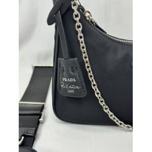 Prada re edition 2005 nylon hobo 22x12x6cm Προσφορές