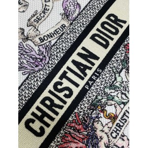 Dior lady medium size 24x20x11cm embroidery Bags