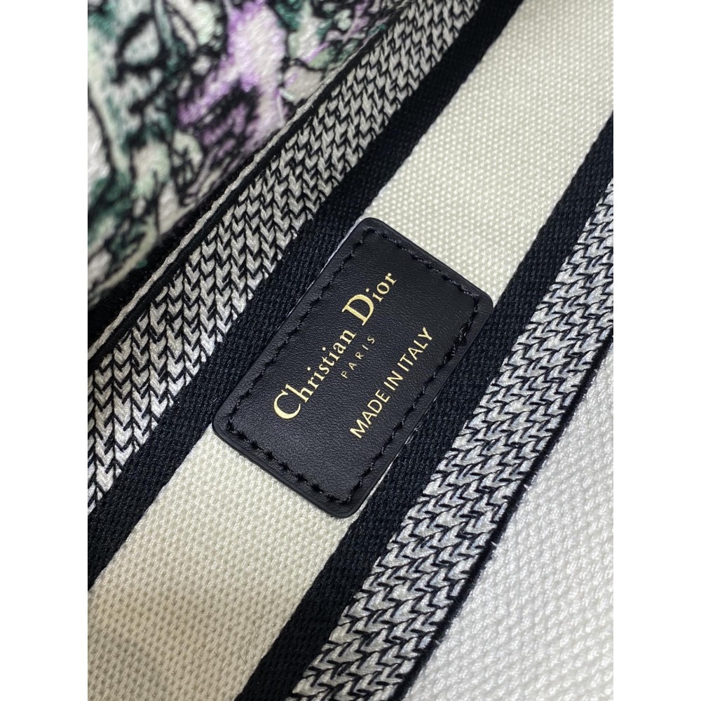 Dior lady medium size 24x20x11cm embroidery Bags