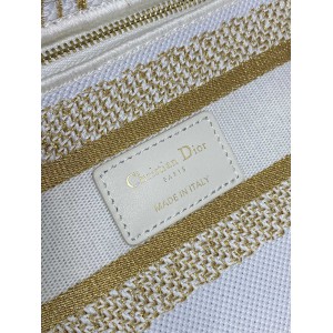 Dior lady medium size 24x20x11cm embroidery Bags