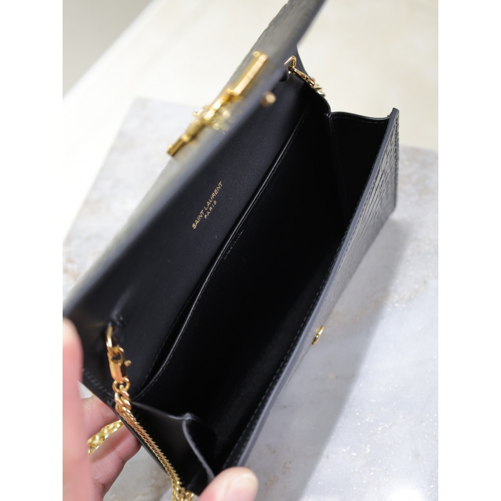 Ysl uptown chain wallet leather 19 x 12 x 3 CM Bags