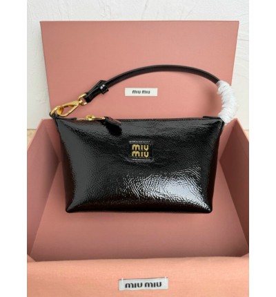 Miu Miu Naplak patent leather pouch 18.5x14x10cm