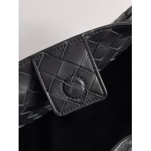 Bottega Veneta Large Parachute 30x26x20cm Bags