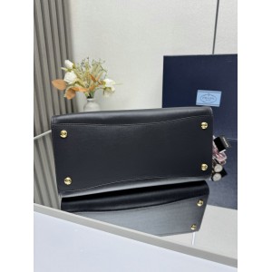 Prada Medium leather tote bag 35x25x18cm Bags