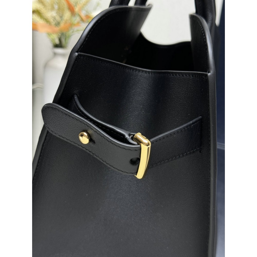 Prada Medium leather tote bag 35x25x18cm Bags