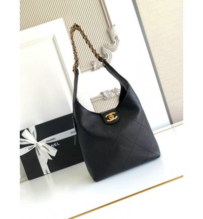 Chanel Large hobo bag 37x30x14cm