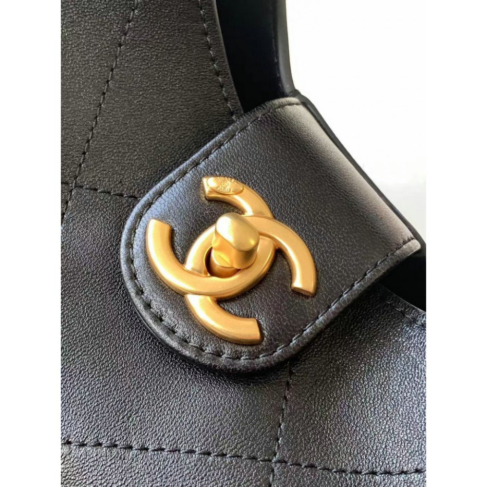 Chanel Large hobo bag 37x30x14cm Bags