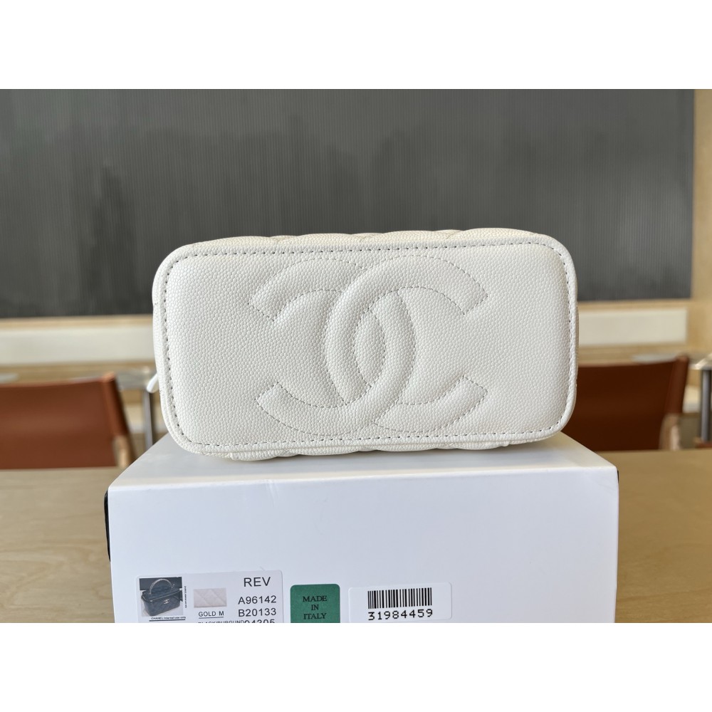 Chanel beauty bag 9.5x17x8cm Bags