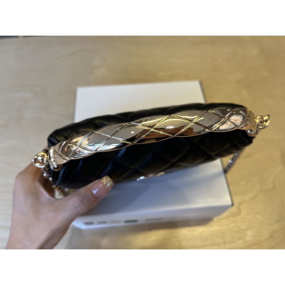 Chanel bucket pochette 19x14x7cm 