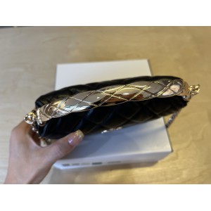 Chanel bucket pochette 19x14x7cm 