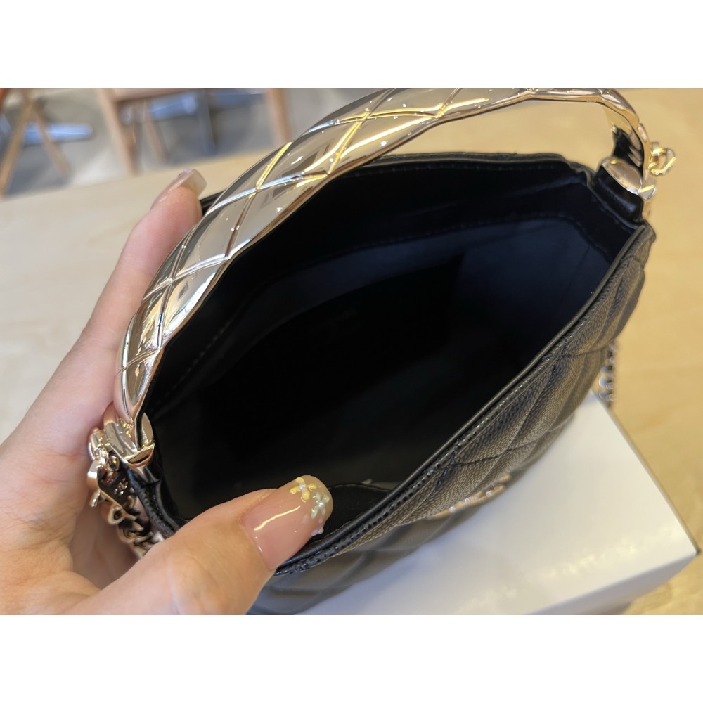 Chanel bucket pochette 19x14x7cm 