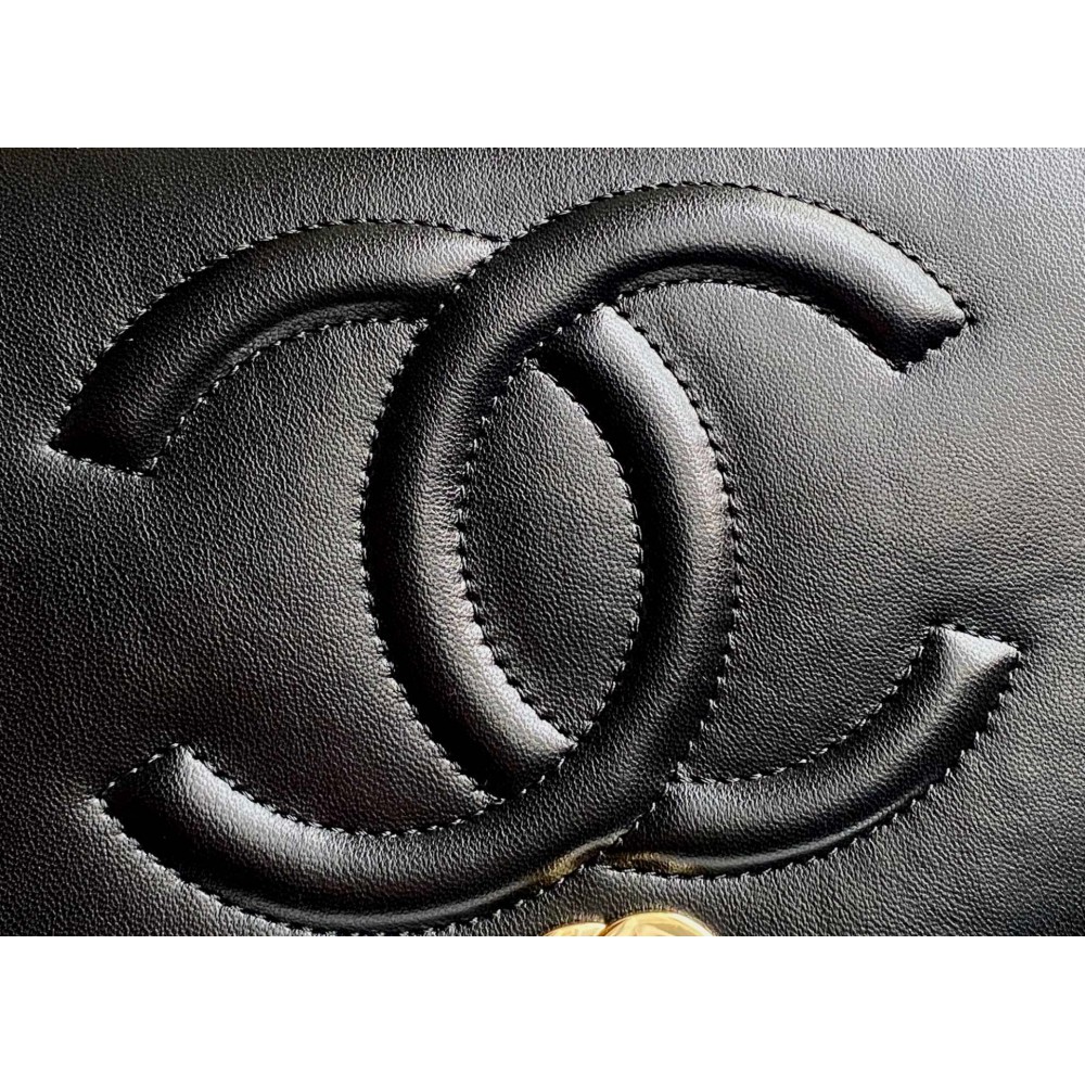 Classic Flap Bag 1983 33x24x10cm 