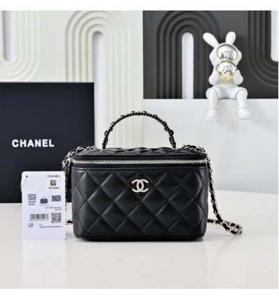 Chanel beauty bag 9.5x17x8cm