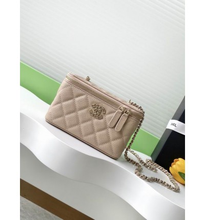 Chanel beauty bag 9.5x17x8cm