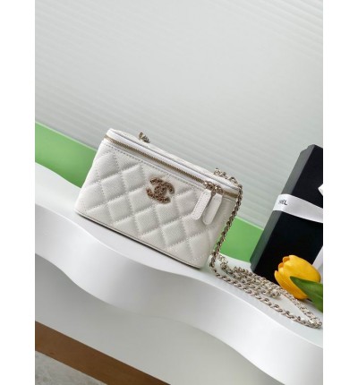 Chanel beauty bag 9.5x17x8cm