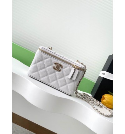 Chanel beauty bag 9.5x17x8cm