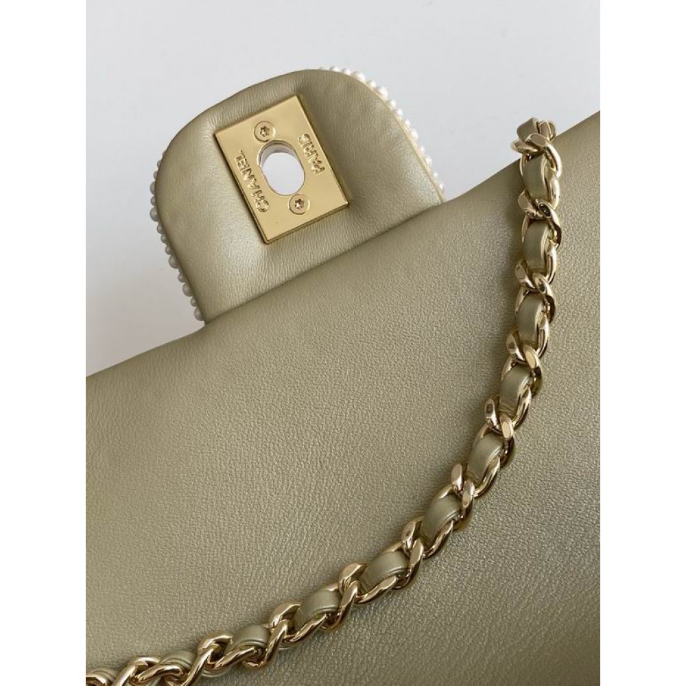 Chanel classic flap bag small size 20x14x8cm Bags