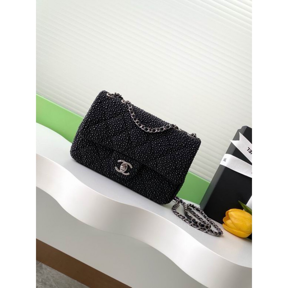Chanel classic flap bag small size 20x14x8cm Bags